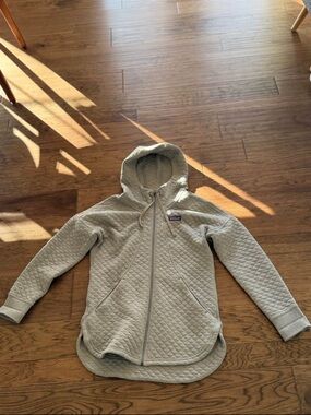 Patagonia Quilted Hooded Bomber Jacket in Light Gray